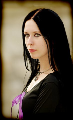 -Mona-